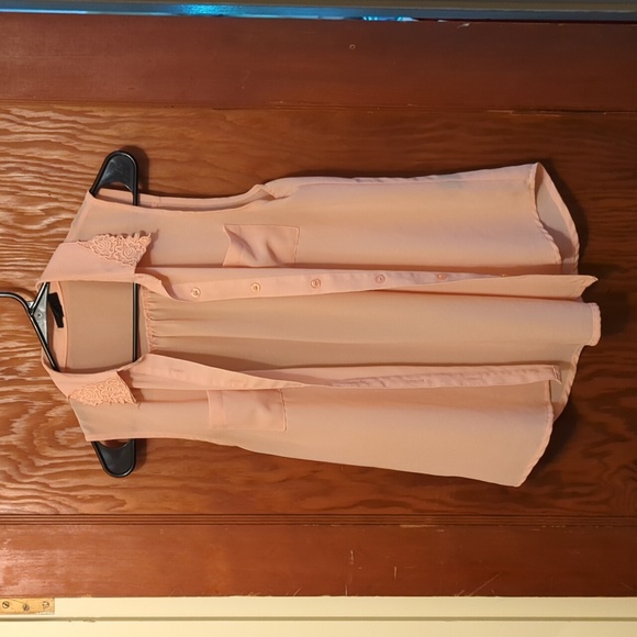 mine Tops - Pink sheer sleeveless top, size M from Mine 🩷